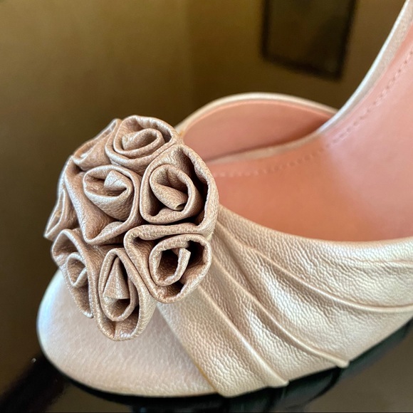 VINCE CAMUTO ANKLE STRAP SANDAL - Picture 3 of 5